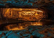 Faszinierende Höhlenwelt: Einblick in eine der vielen Kavernen der Beatushöhlen. (bei Klick vergrösserte Ansicht Bild)