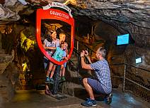 Zeit für ein Erinnerungsfoto sollte man sich beim «Grand Tour of Switzerland»-Punkt von Schweiz Tourismus nehmen. (bei Klick vergrösserte Ansicht Bild)