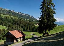 Malerische Wanderstrecke: Unterwegs von Schwanden nach Halten. (bei Klick vergrösserte Ansicht Bild)