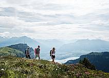 Wanderung Richtung Burgfeldstand mit Aussicht auf Niederhorn, Niesen und den Thunersee (bei Klick vergrösserte Ansicht Bild)