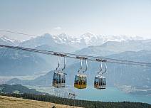 Gruppenumlaufbahn aufs Niederhorn mit Ausblick auf das Bergpanorama und den Thunersee (bei Klick vergrösserte Ansicht Bild)