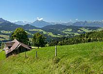 Richtung Honegg geniesst man den Ausblick auf den Niesen und die Stockhornkette. (bei Klick vergrösserte Ansicht Bild)